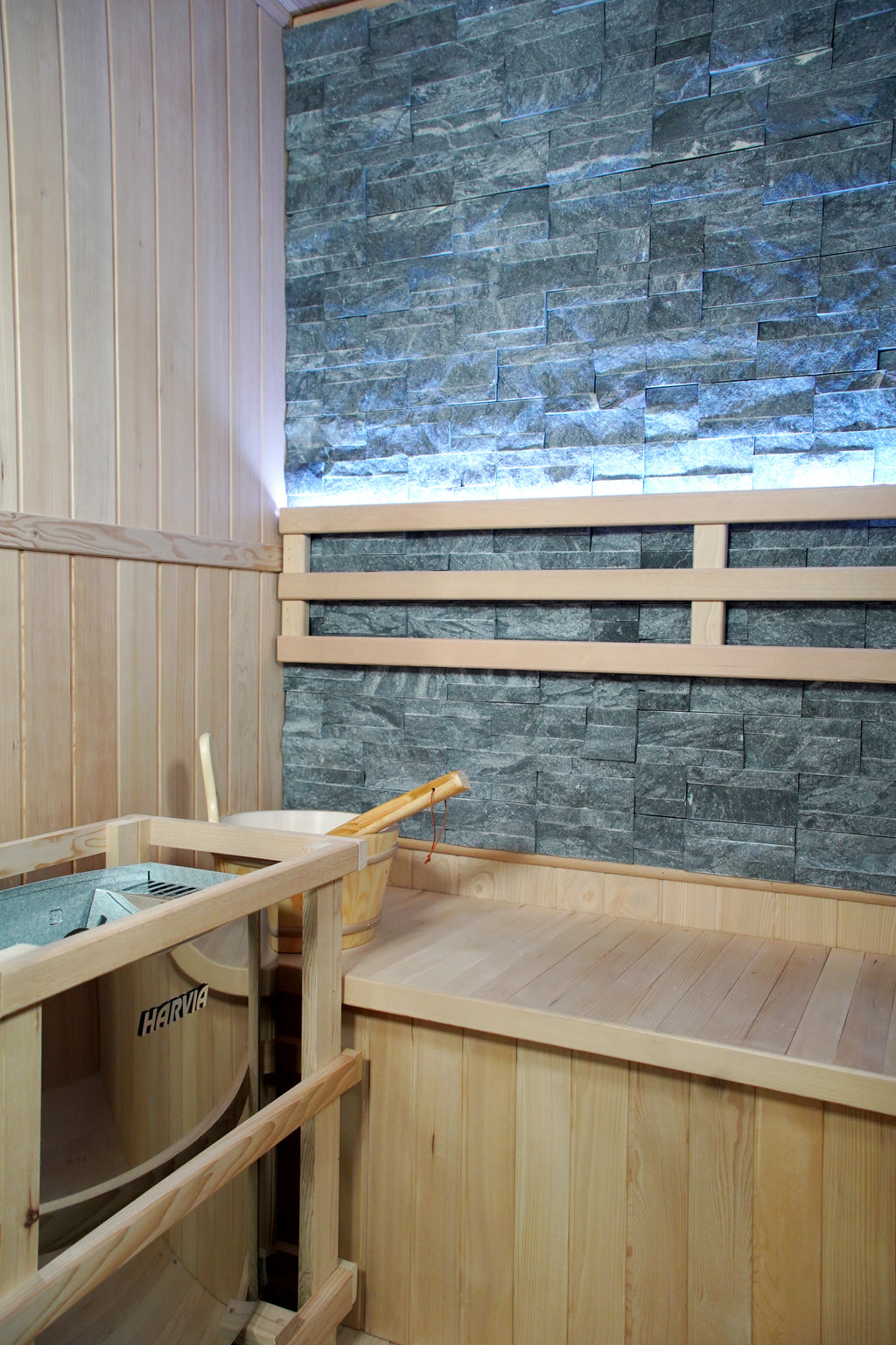 Rockledge 2-Person Luxury Indoor Traditional Sauna with 4.5kW Harvia Heater