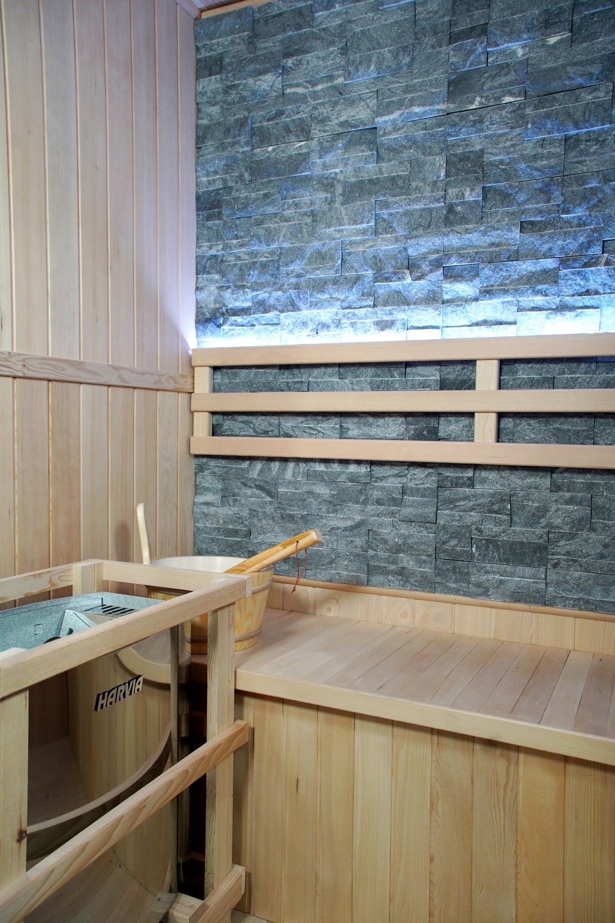 Rockledge 2-Person Luxury Indoor Traditional Sauna with 4.5kW Harvia Heater